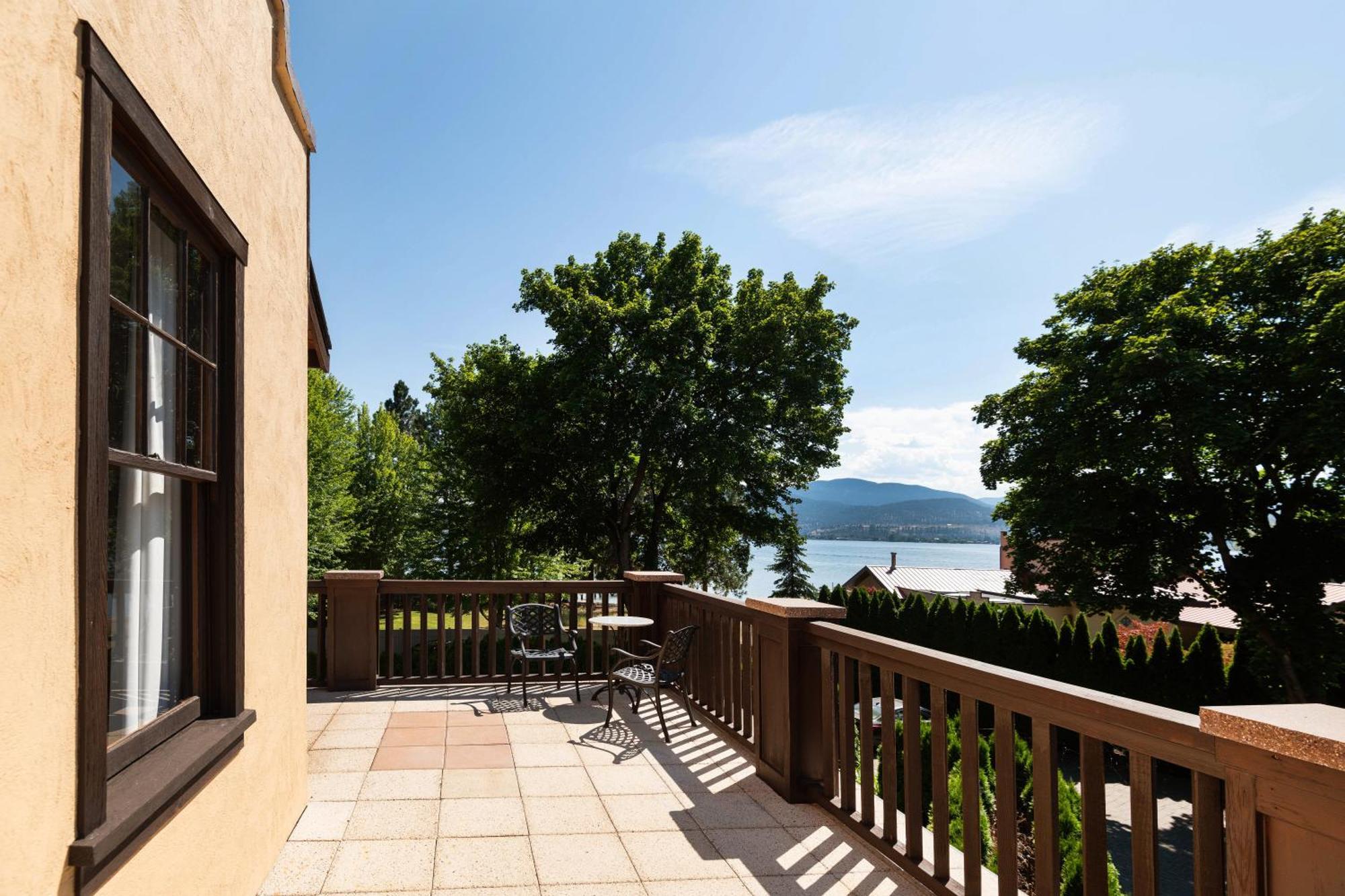 Naramata Inn Exteriör bild
